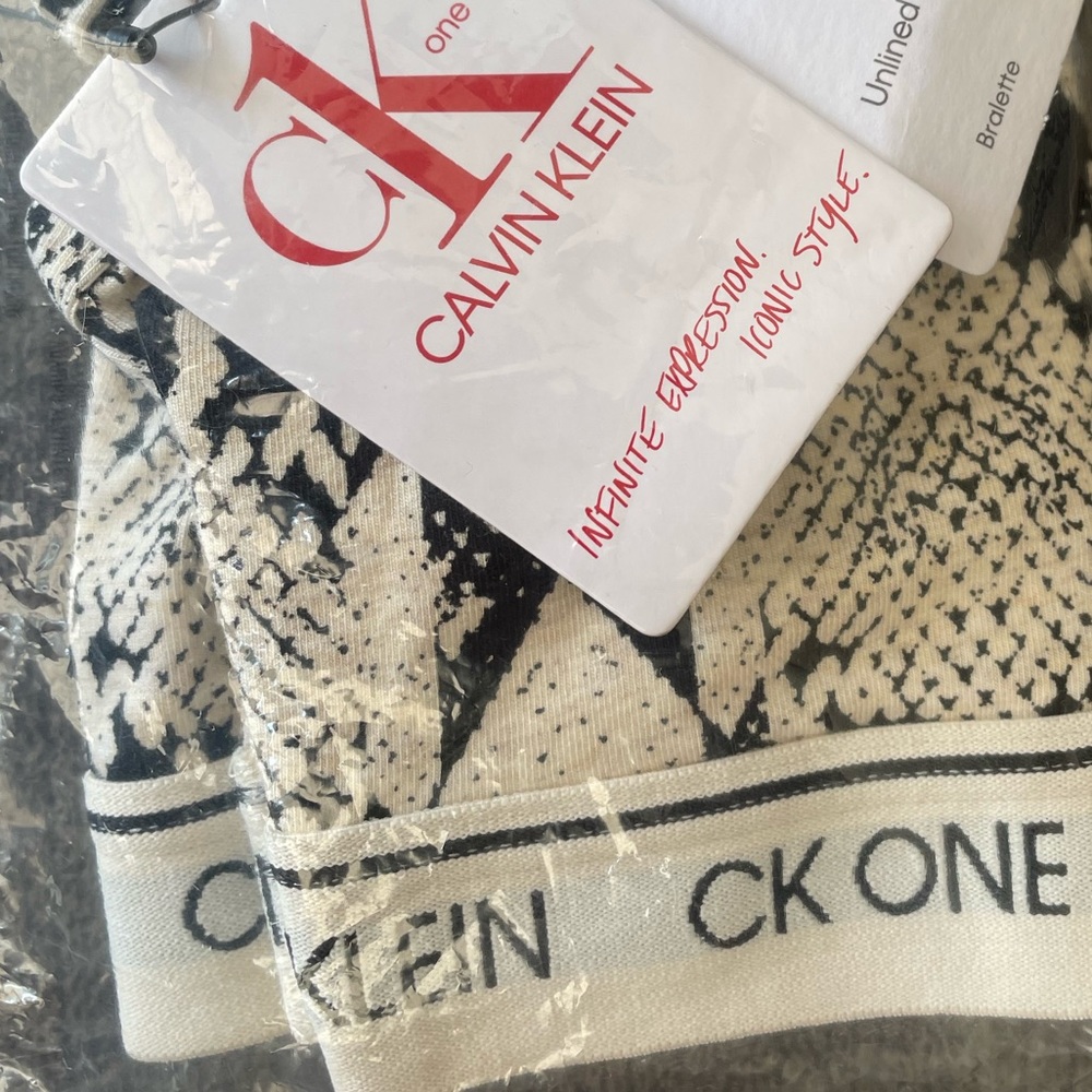 Calvin Klein Oatmeal Snake CK logo Bralette - Picture 6 of 6